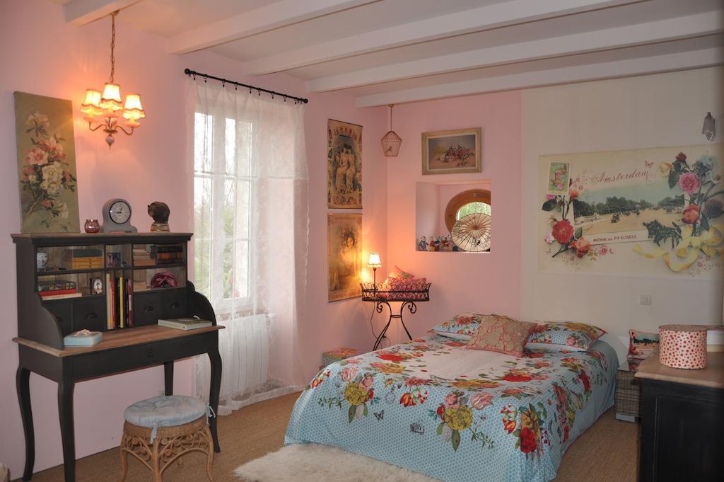 La Maison De Rose Bed & Breakfast Brossac Bilik gambar
